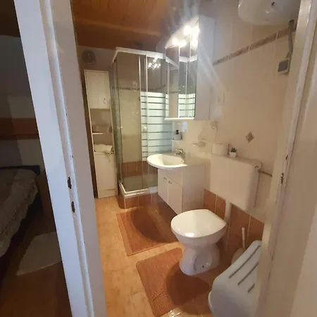 Charming One-bedroom In The Heart Of Town Centre Apartment Murter