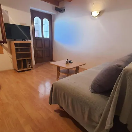 Apartman Charming One-bedroom In The Heart Of Town Centre Murter