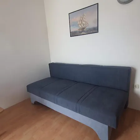 Charming One-bedroom In The Heart Of Town Centre *