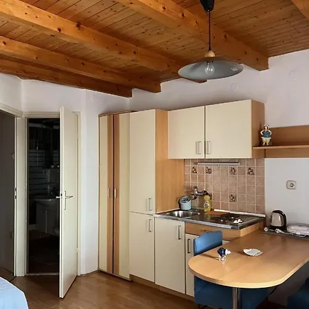 Apartman Charming One-bedroom In The Heart Of Town Centre *