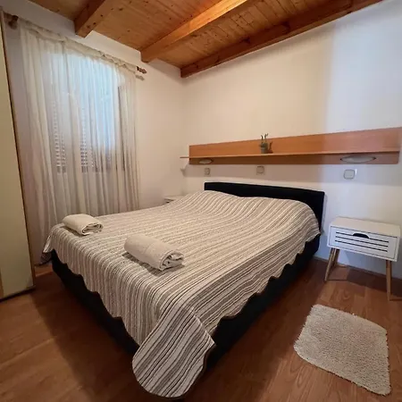 Charming One-bedroom In The Heart Of Town Centre