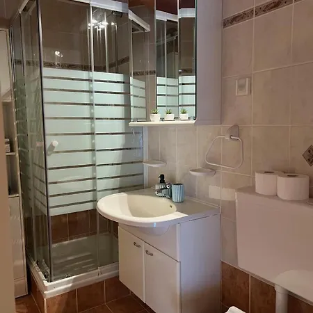 Apartman Charming One-bedroom In The Heart Of Town Centre *