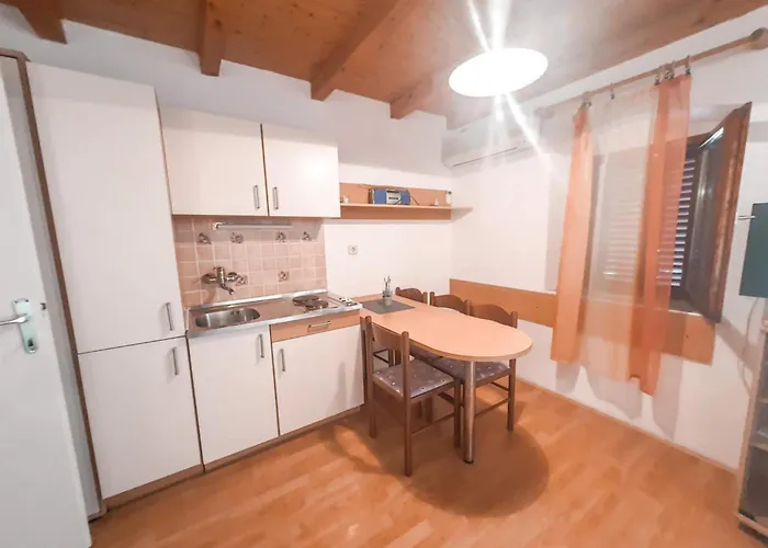 Διαμέρισμα Charming One-bedroom In The Heart Of Town Centre