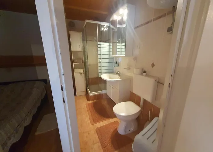 Charming One-bedroom In The Heart Of Town Centre Διαμέρισμα Μούρτερ