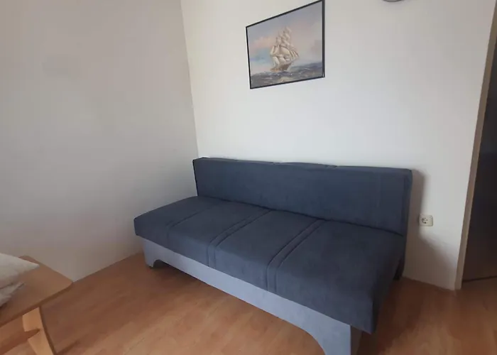 Charming One-bedroom In The Heart Of Town Centre *