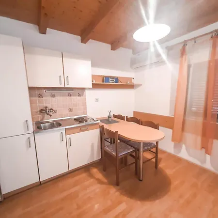 Lejlighed Charming One-bedroom In The Heart Of Town Centre