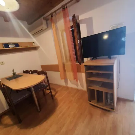 Charming One-bedroom In The Heart Of Town Centre